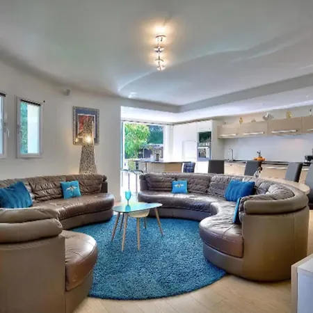 Lovely And Spacious Groundfloor With Pool *