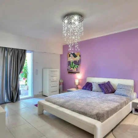 Lovely And Spacious Groundfloor With Pool Ferienhaus
