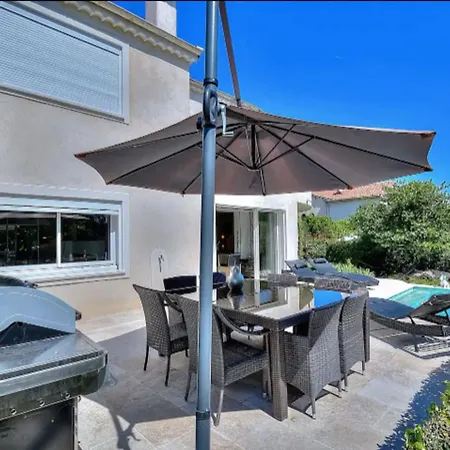 Vakantiehuis Lovely And Spacious Groundfloor With Pool *