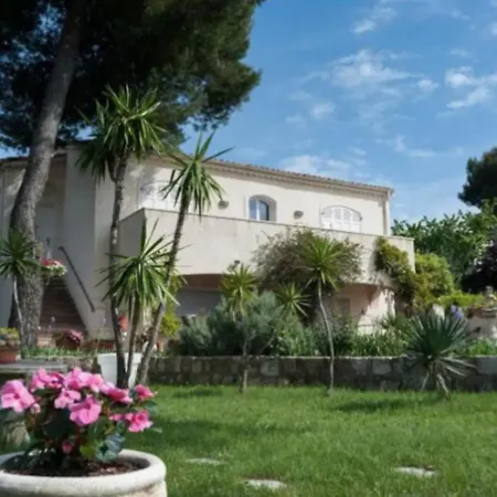 Ferienhaus Lovely And Spacious Groundfloor With Pool Antibes