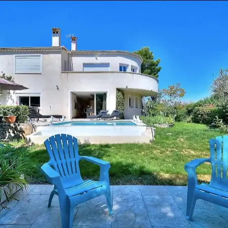 Semesterbostad Lovely And Spacious Groundfloor With Pool